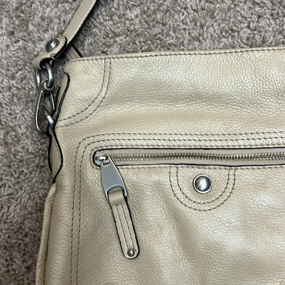 B Makowsky leather Crossbody shoulder bag light brown